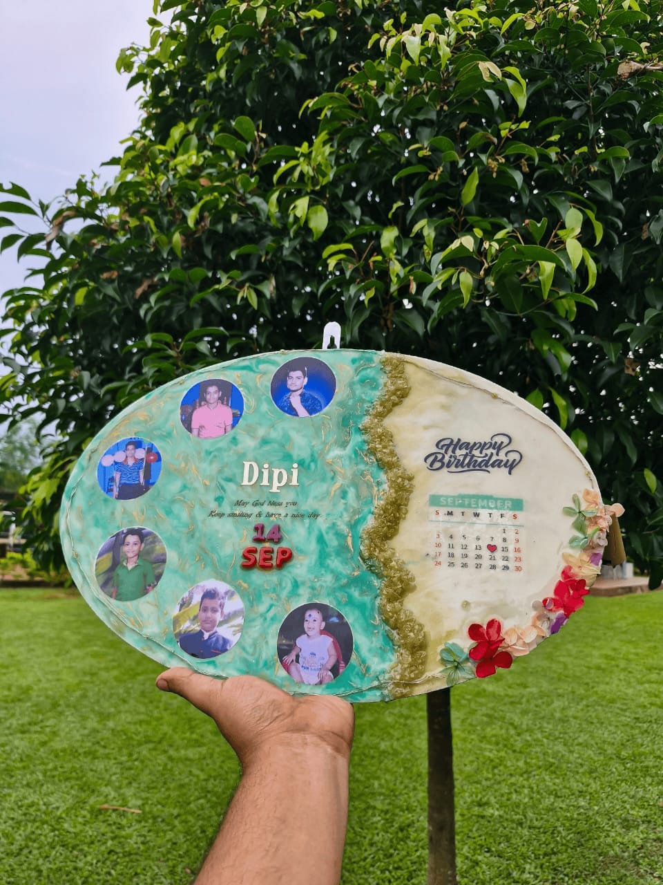 Personalized Oval Resin Photo Calendar Frame
